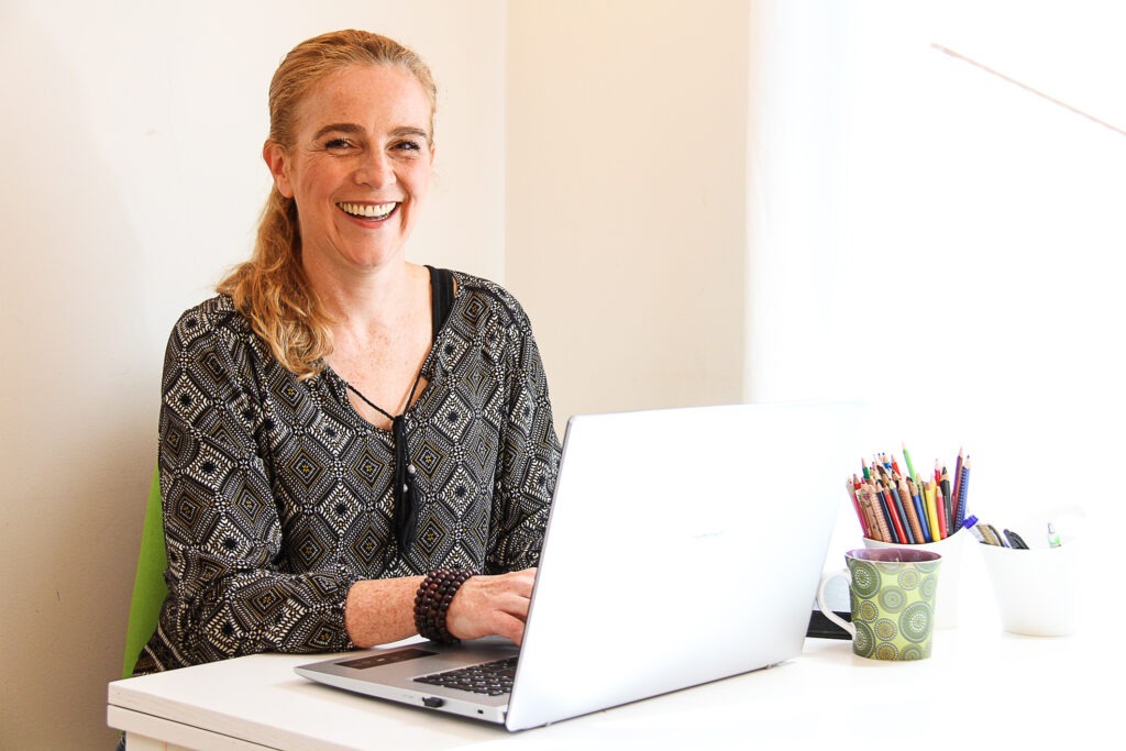 ElenaSchreibtischBloggen