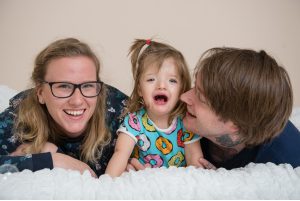 Familjefotografering Stockholm i studion - Bus, skratt och skoj!