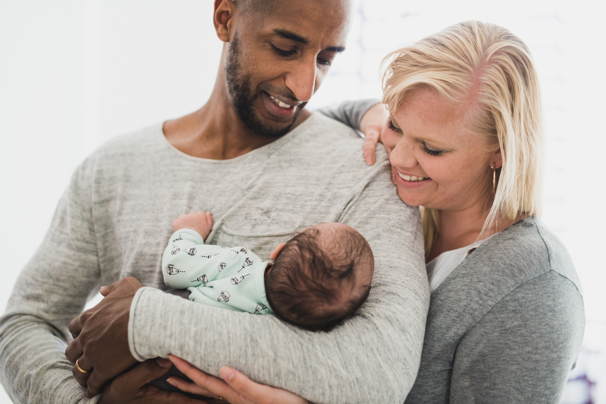 Bebisfotografering - Fotografering hemma hos en familj i Stockholm