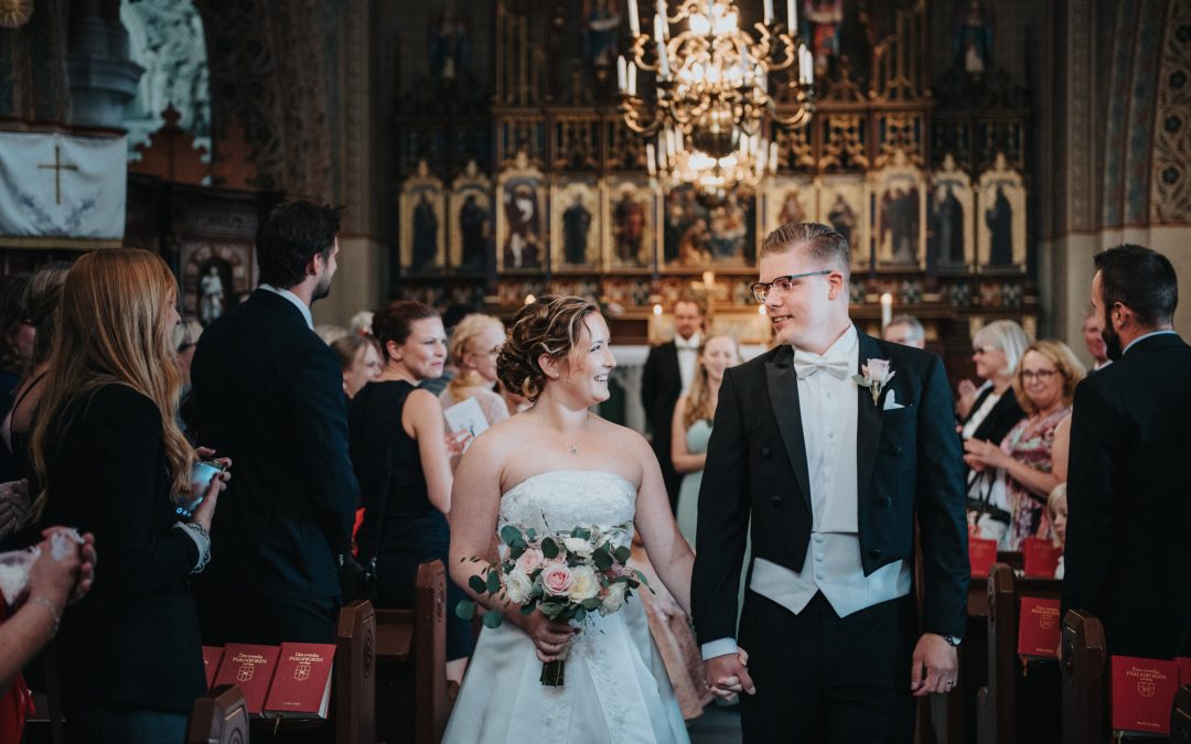 Joacim och Cecilias ladugårdsbröllop på Låsta Säteri i Strängnäs