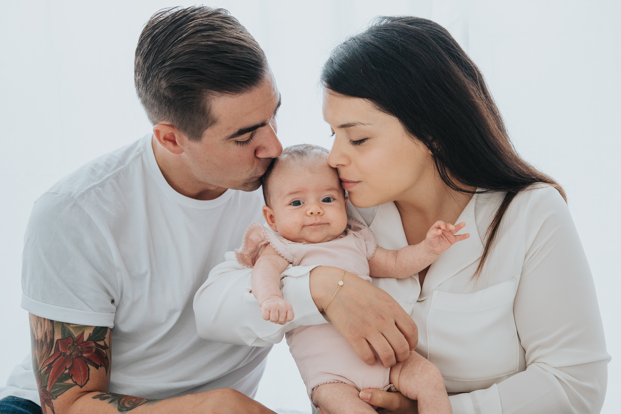 Familjefotografering i studion med Olivia