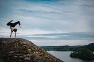 Yoga med Verena i skogen i Tullinge