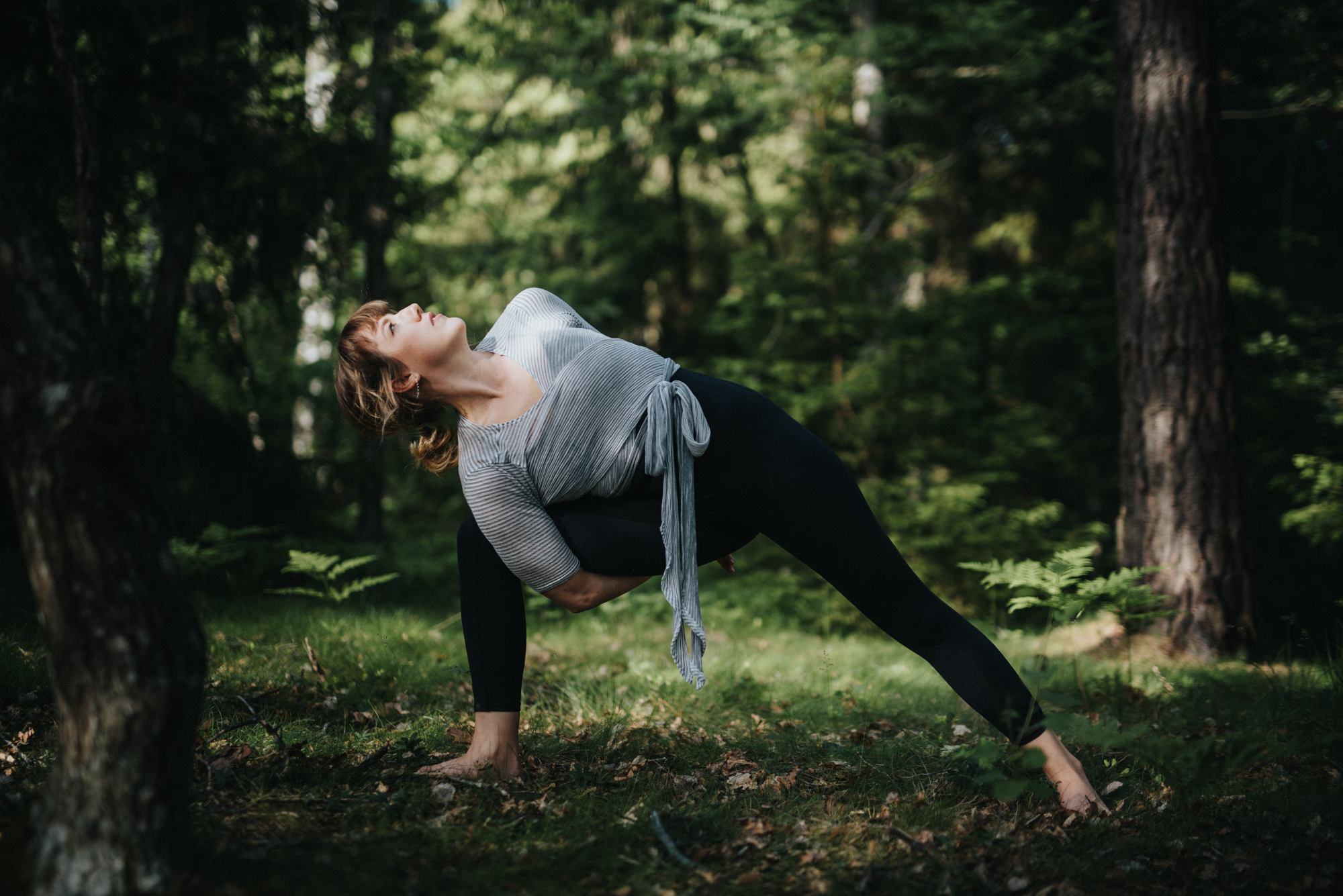 Yoga med Verena i skogen i Tullinge