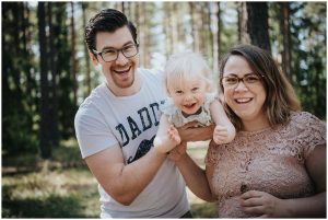 Gravidfotografering med hela familjen i Tullinge