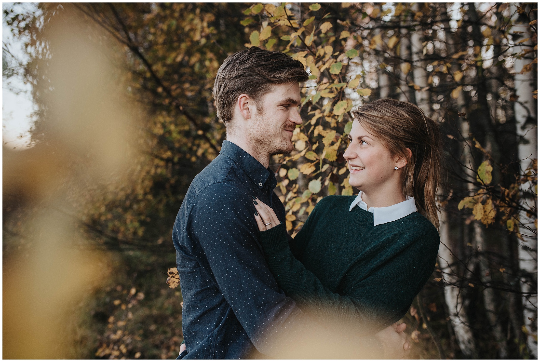 Familjefotografering med bus och skoj i Tullinge