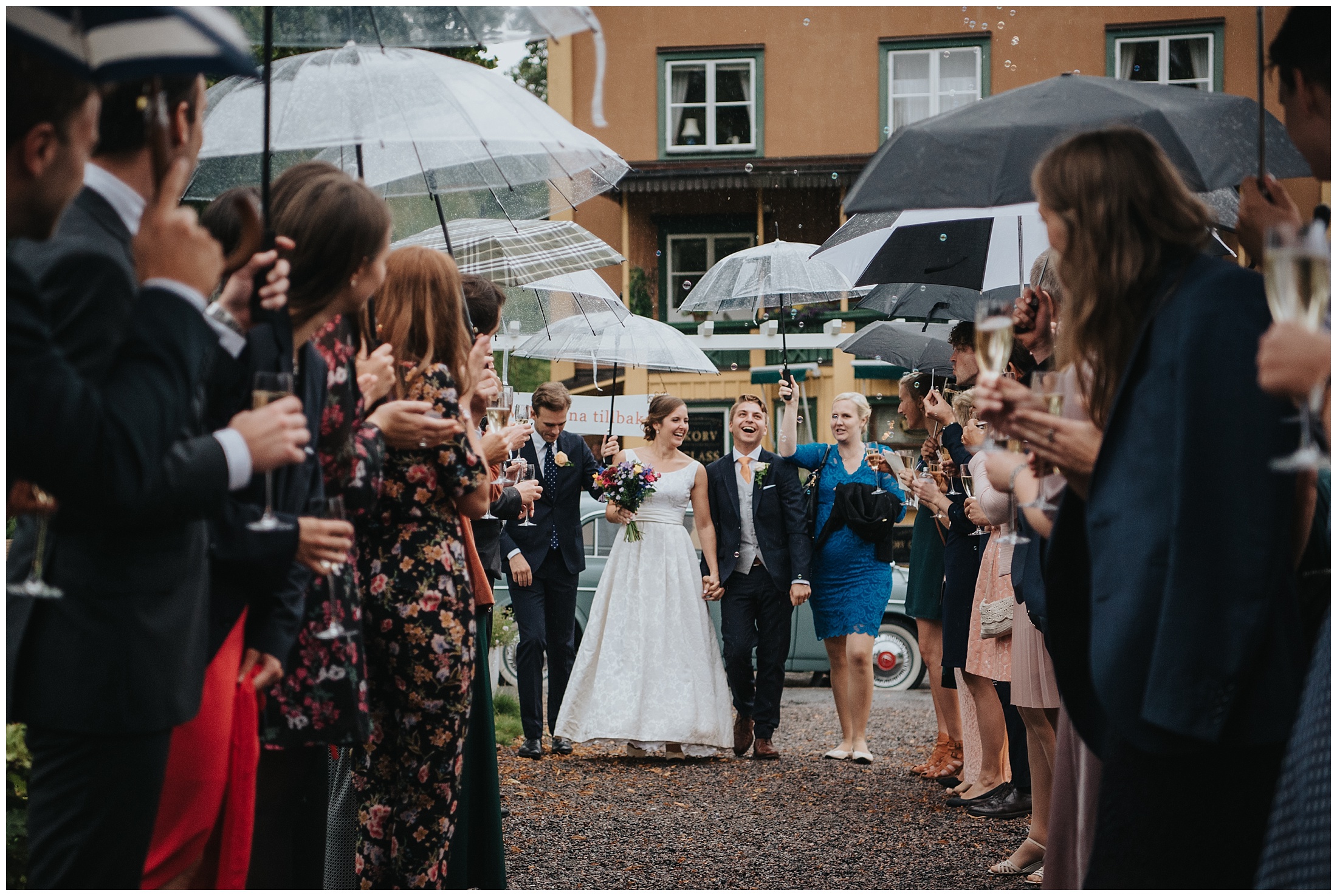 Martina och Johans bröllop på Ekerö och party vid Djurgården