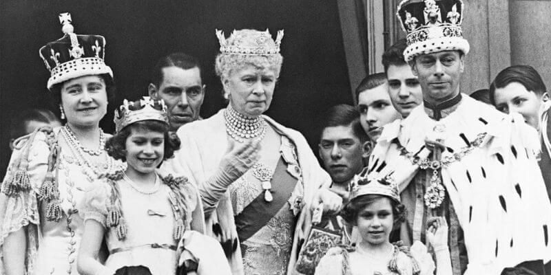 The Crown e altri diademi: le regole per indossarli · Elisa Motterle