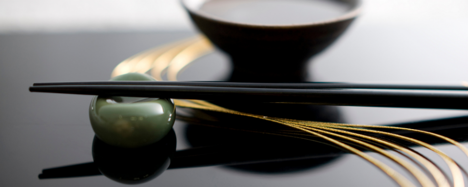 Galateo Giapponese a tavola: regole base di etiquette nipponica - immagine per copertina