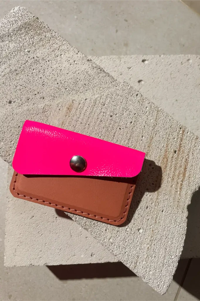 Roze portemonnee van Elise Verdegem. Halle B portefeuille in Pink Ash en fluoroze.