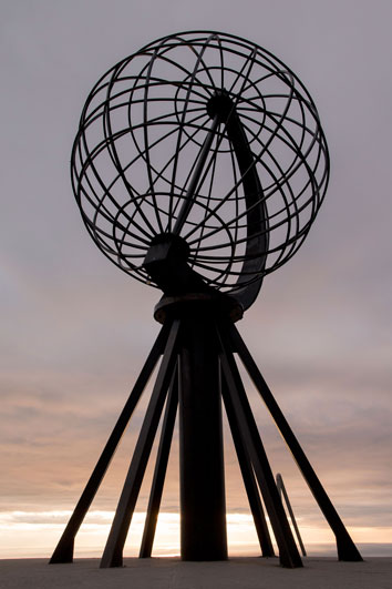 Het symbool de Wereldbol bij de Noordkaap