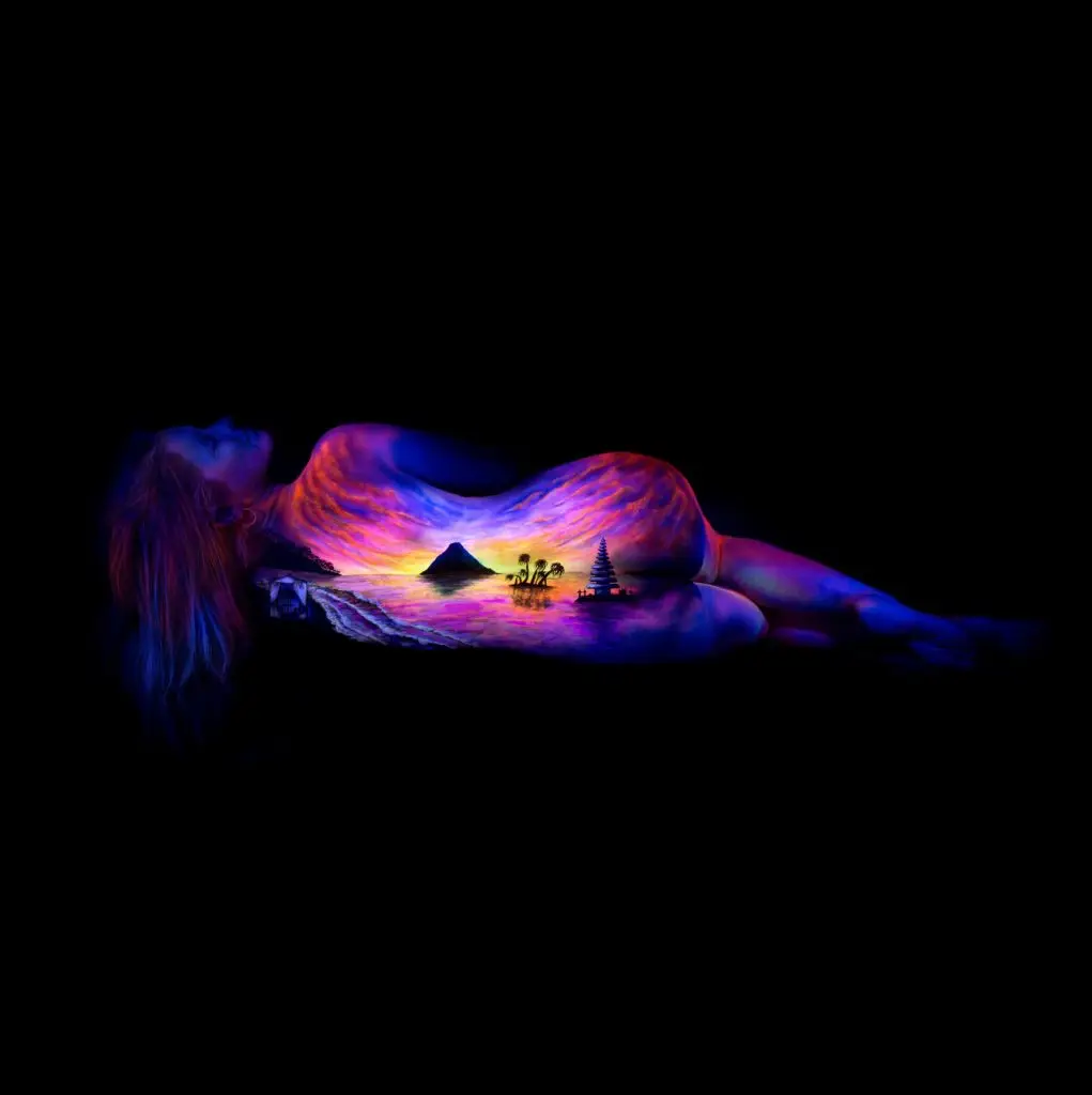 Fluo UV blacklight Bodypaint