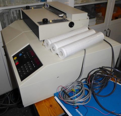 P-E Lambda 3 UV-VIS spectrophotometer with recorder