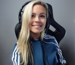 Emzia norwegian gamer on twitch