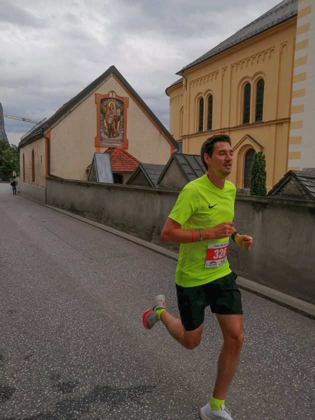 Lauftrainer Patrick Pöschl auf der letzten Runde