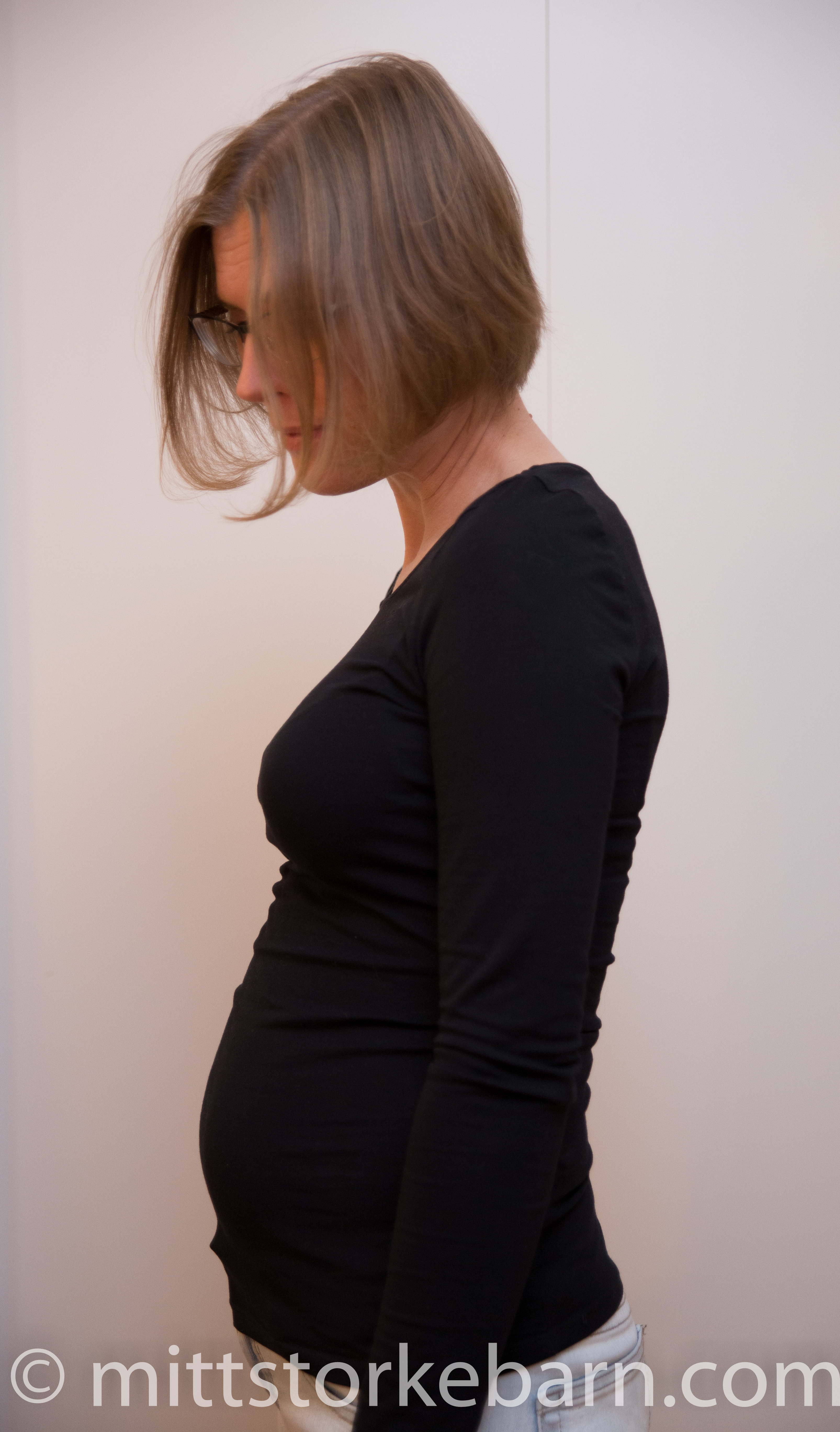 17 1 Med Magebilde Enestaende Mor