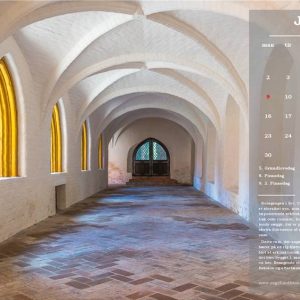 Sct. Catharinæ Kirkens Majestætiske Korsgang – Downloadbar Billedkunst med Datoer for Juni 2025