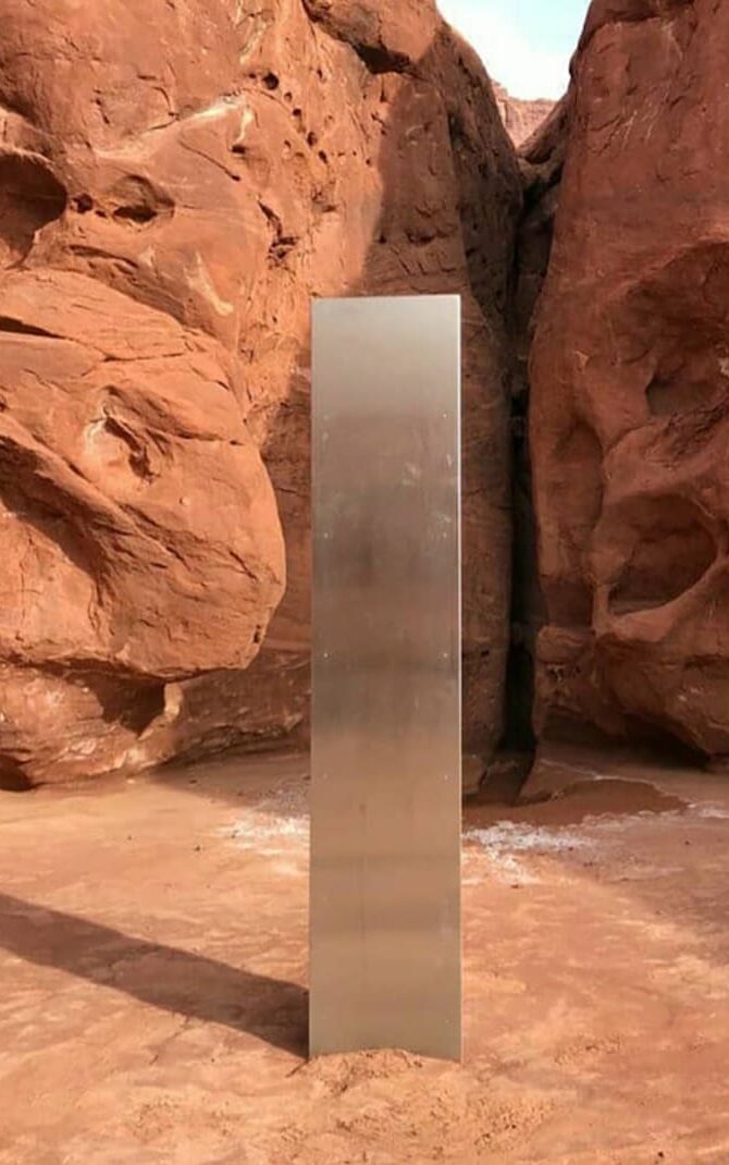 Trovato un misterioso monolite nel deserto dello Utah