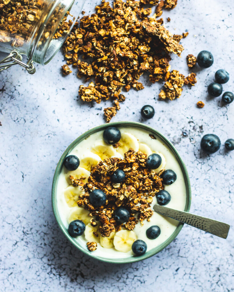 vegansk yoghurt med granola