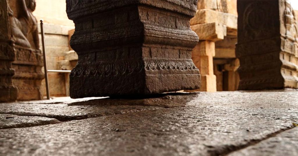 Il pilastro del tempio Veerabhadra