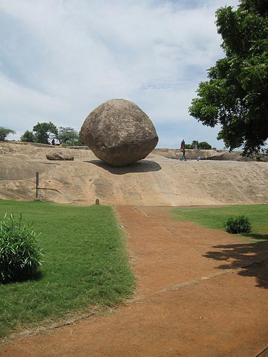 Krishna Butter Ball a Mahabalipuram. ( CC BY-SA 3.0 )