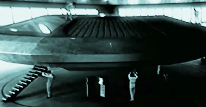 Veicoli UFO sotterranei nell'area 51