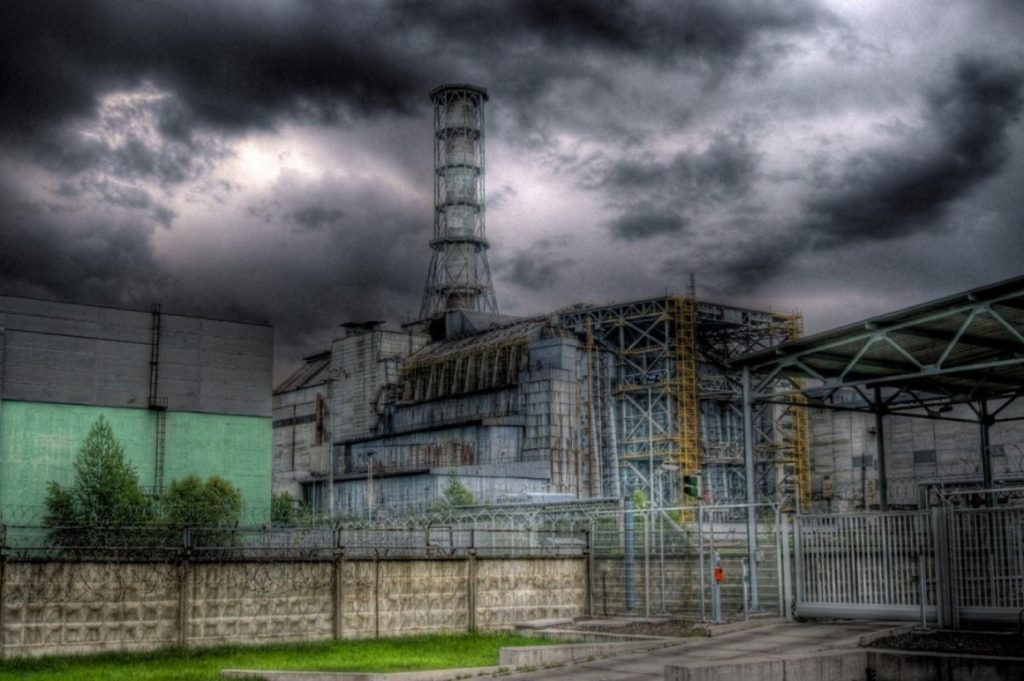 L'Unità 4 di Chernobyl distrutta nel 2010. Un nuovo rifugio, finanziato principalmente dall'Occidente e progettato per durare almeno un secolo, è ora in posizione sopra i resti. © Piotr Andryszczak