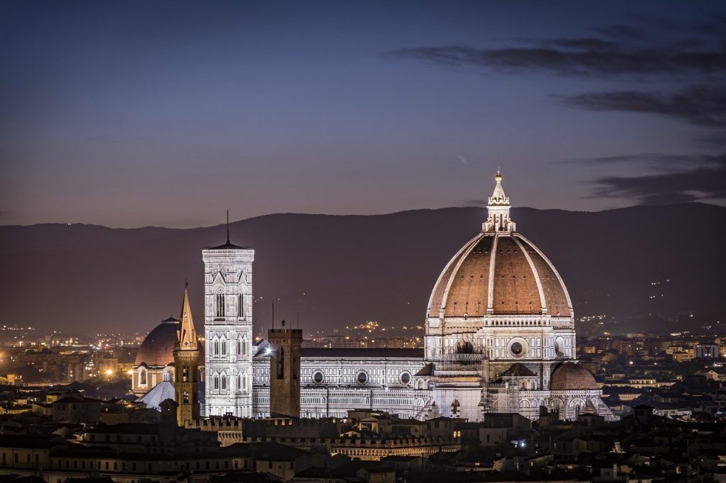 Firenze in uno scatto notturno di Andrea Corsi.