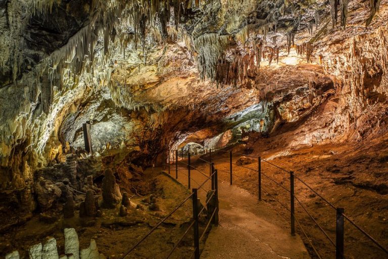 Le Grotte di Castelcivita e il tesoro del gladiatore Le Grotte di Castelcivita e il tesoro del gladiatore