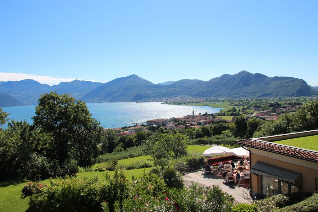 Franciacorta, zona collinare situata tra Brescia e l'estremità meridionale del Lago d'Iseo in Lombardia.