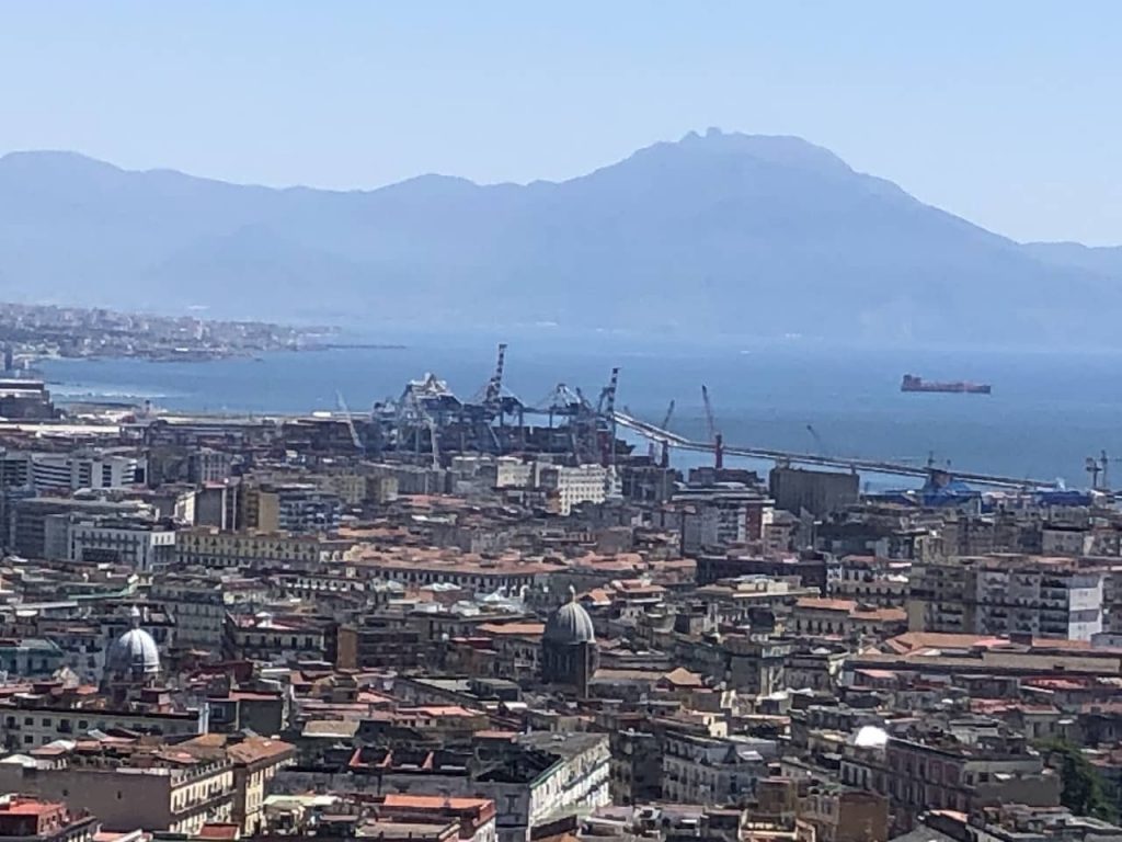 panorama di Napoli: il porto