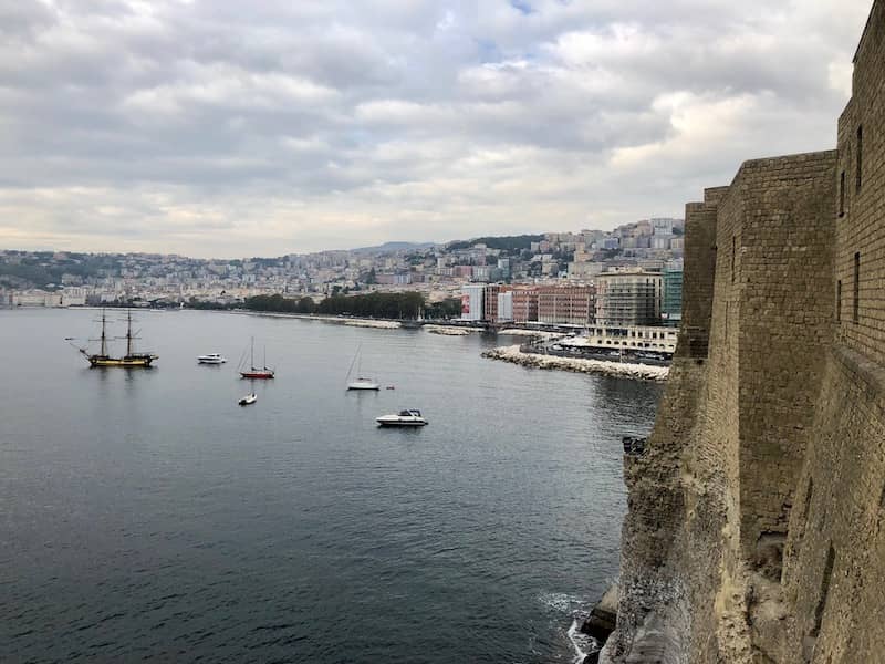 vista della città di Napoli da castel dell'ovo