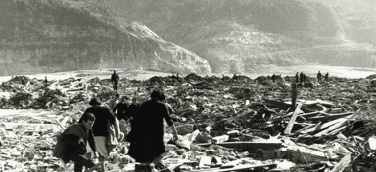 «Vajonts 23» azione corale di teatro civile «Vajonts 23» azione corale di teatro civile
