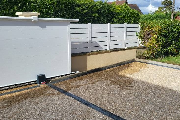 cropped-Chantier-Orgeval-terrassement-Entreprise-de-peinture-NEVOT-Renovation-1.jpg pour un espace où se réunir en extérieur Aménagez un espace où vous détendre aux beaux jours. Nos artisans appliquent une chape pour accueillir votre terrasse. Nous la construisons sur mesure. Avec J.A. Rénovation, vous déterminez le style que vous souhaitez apporter à votre extérieur, les matériaux souhaités, le budget que vous y consacrez. Terrasse en bois, en dalle, en carrelage… Donnez vie à votre projet !