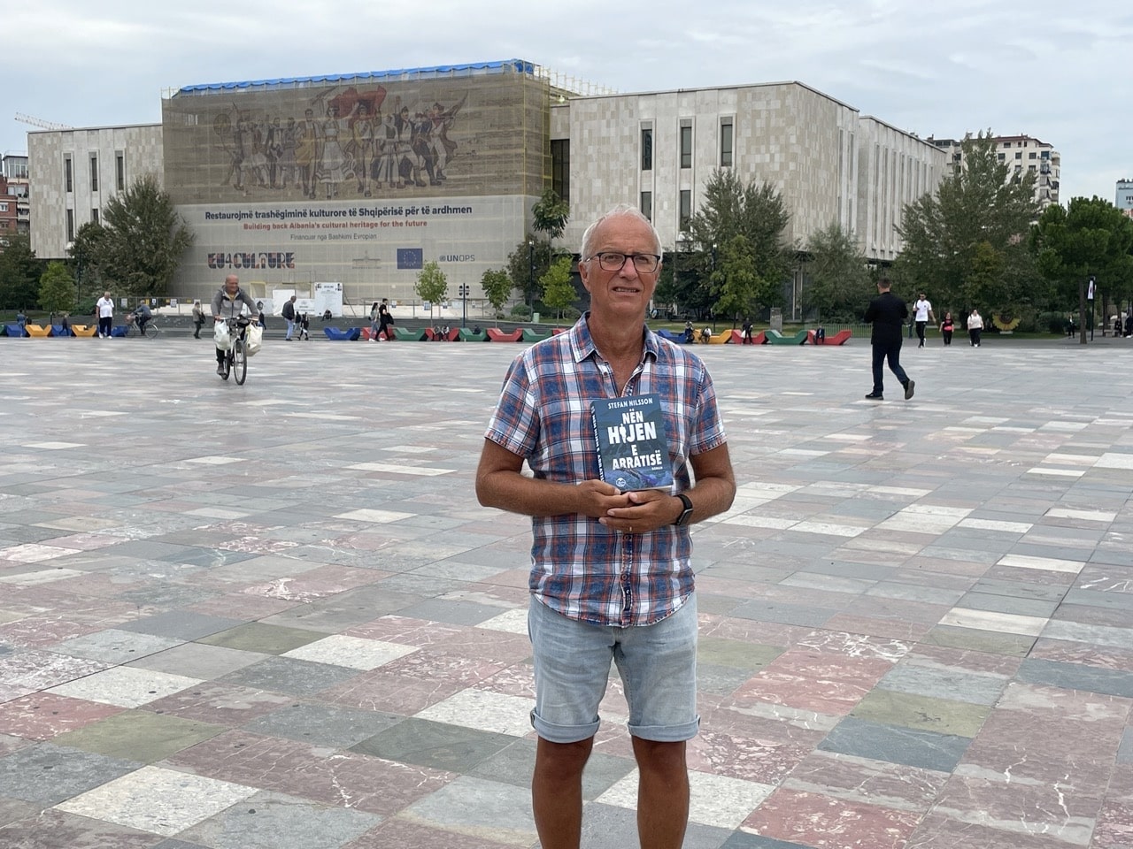 Albanien Tirana Stefans böcker
