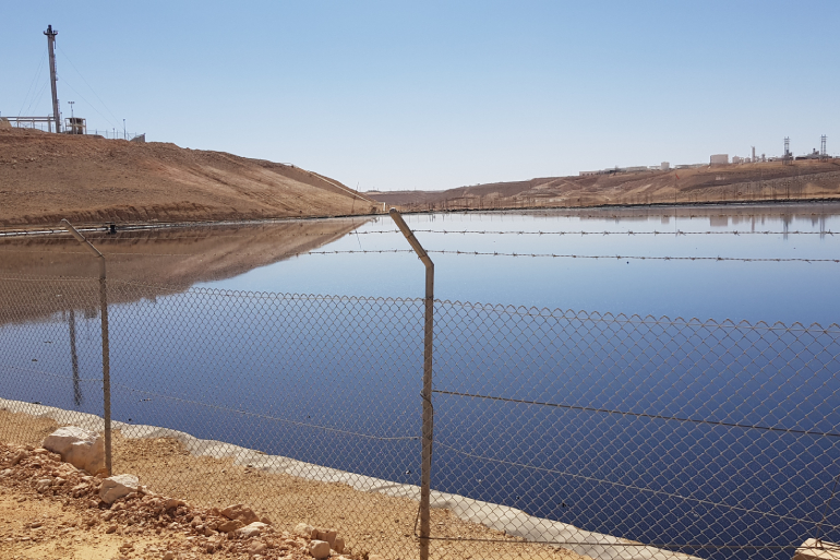 Yemen Cleaning Evaporation Ponds at Oilfield