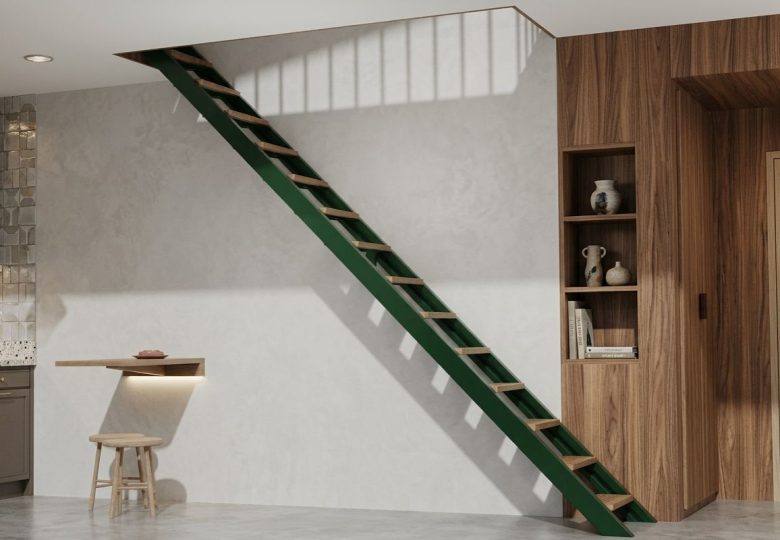 Escalera abatible verde para piso con poco espacio, que se pliega a la pared