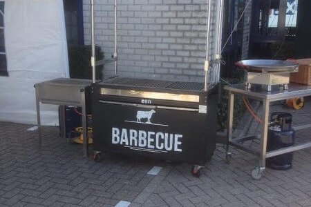 Grote BBQ met verlichting en afzuiging huren bij esnverhuur in nieuwegein