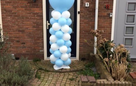 ballon pilaar blauw wit met topballon