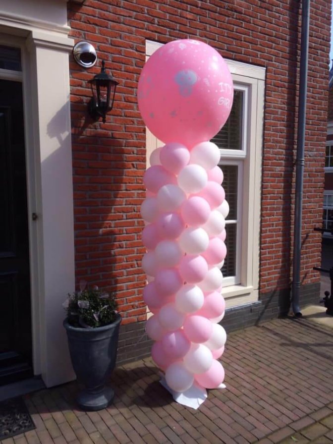 ballon pilaar meisje