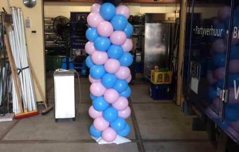 Gender reveal ballon pilaar