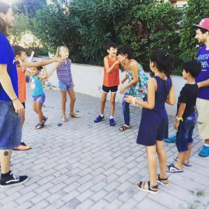 Moment de joc durant la dinamització juvenil realitzada a Badalona