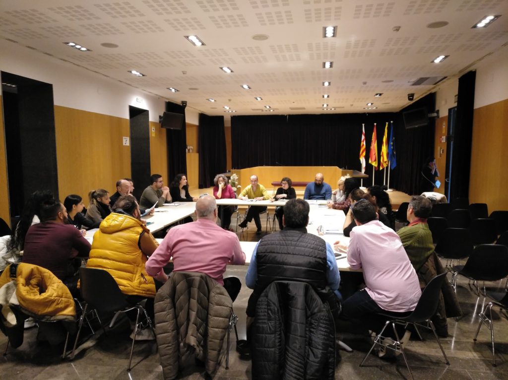 En la fotografía podemos ver la sesión inagural de la formación en Prevención de Conflictos que la cooperativa Espai Coneix está realizando para el Ayjntamiento de Barcelona