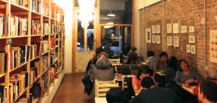 10 librerías cafeterías en Barcelona con mucho encanto