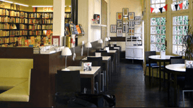 10 librerías cafeterías en Barcelona con mucho encanto