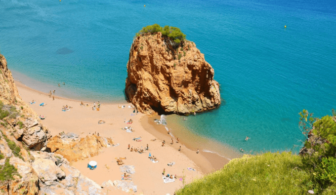 8 playas nudistas en la Costa Brava que tienes que conocer