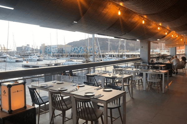 Dónde comer en Barcelona con vistas al mar