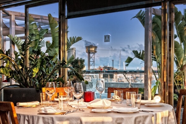 Dónde comer en Barcelona con vistas al mar