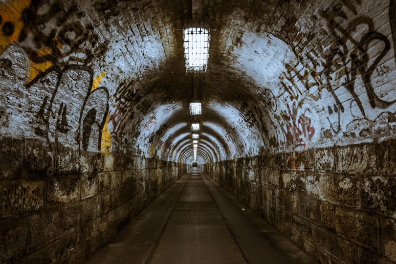 Descubriendo los túneles secretos de la Guerra Civil Española en Barcelona