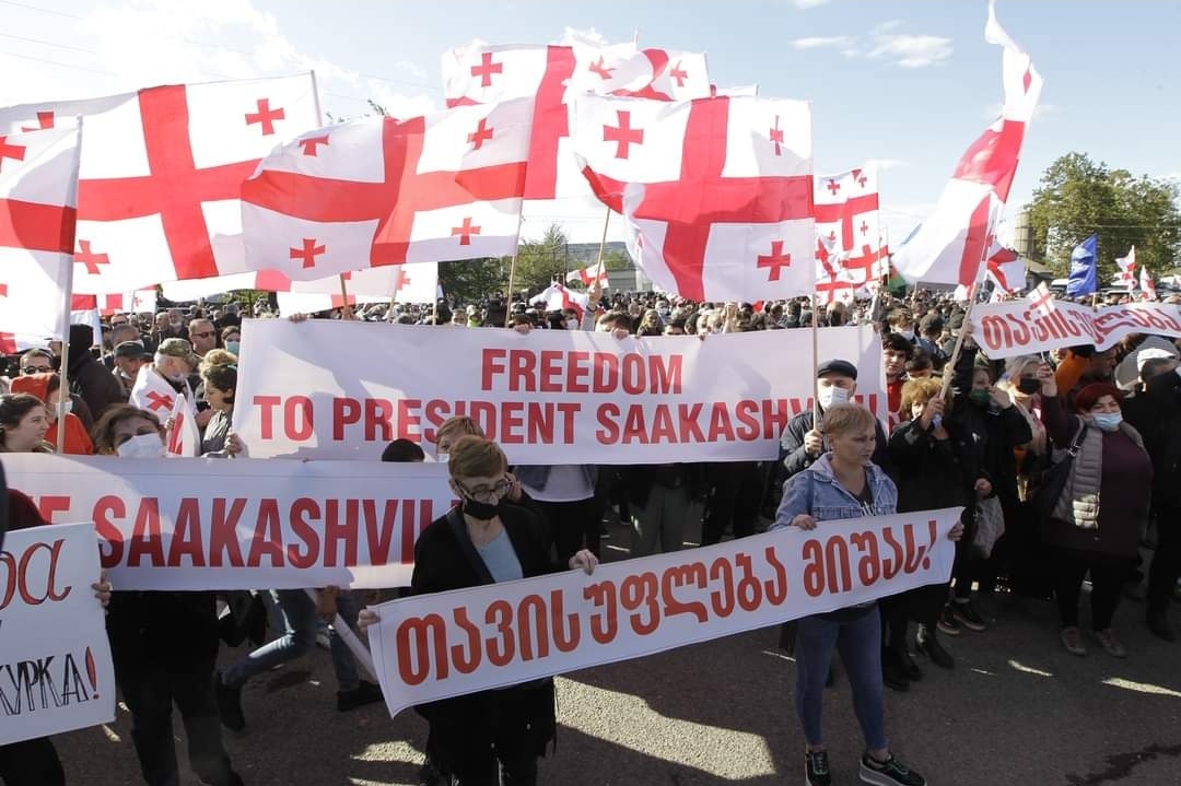 EKS-PRESIDENTS HJEMKOMST SKAPER URO I GEORGIA EKS-PRESIDENTS HJEMKOMST SKAPER URO I GEORGIA
