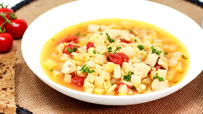 KRITHARAKI HÜHNERSUPPE mit KOHLRABI und Tomaten - kalorienarm und lecker!